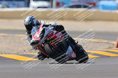 media/Oct-09-2022-SoCal Trackdays (Sun) [[95640aeeb6]]/Turn 2 (1110am)/